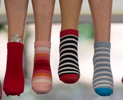 Podkolanówki na żylaki – jak działają i kiedy warto po nie sięgnąć