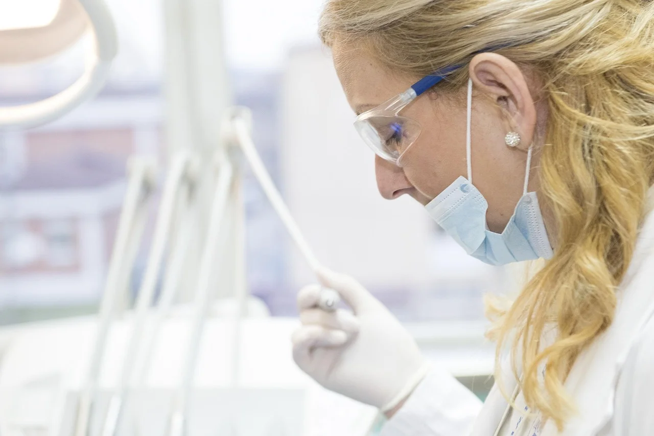 Ile zapłacisz u dentysty w Poznaniu? Cennik usług stomatologicznych