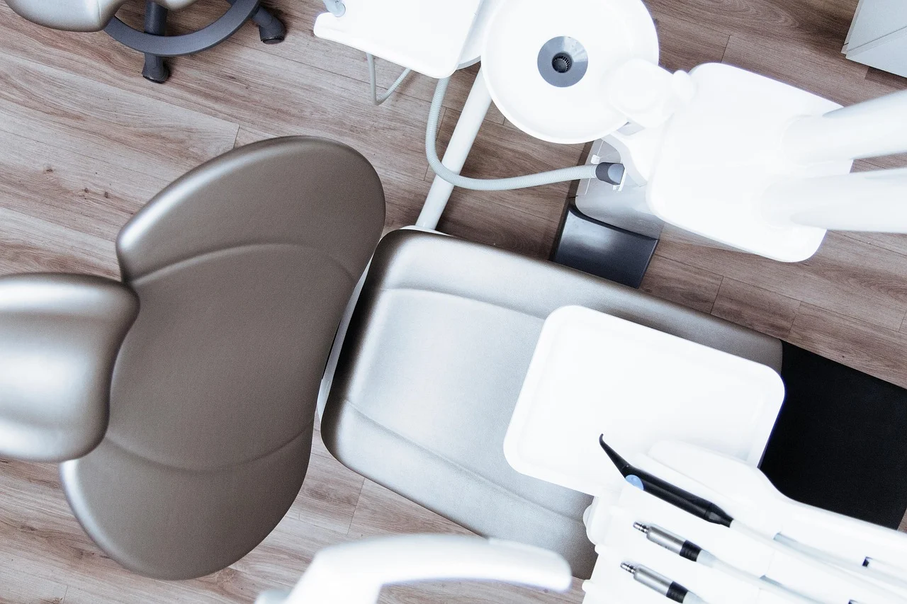 Dentysta dziecięcy w Poznaniu — ceny, zabiegi i opieka dla najmłodszych